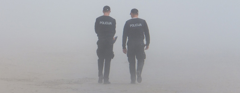 two policija